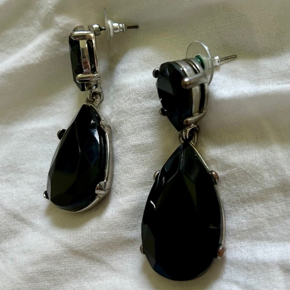 Kenneth Jay Lane Black Resin Teardrop Cabochon Earring - Picture 1 of 4